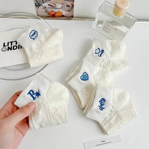 Calzini alla Caviglia in Cotone Bianco da Donna Stile Giapponese Ricamo Blu Carino Cuore Sorriso Estate Traspirante