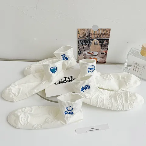 Calzini alla Caviglia in Cotone Bianco da Donna Stile Giapponese Ricamo Blu Carino Cuore Sorriso Estate Traspirante