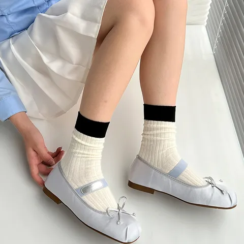 Damen Casual Baumwolle Farbblock Wadenlange Socken Koreanischer Stil Kontrast Gestreift Doppelstrick Rippen Crew Socken Für Alltag