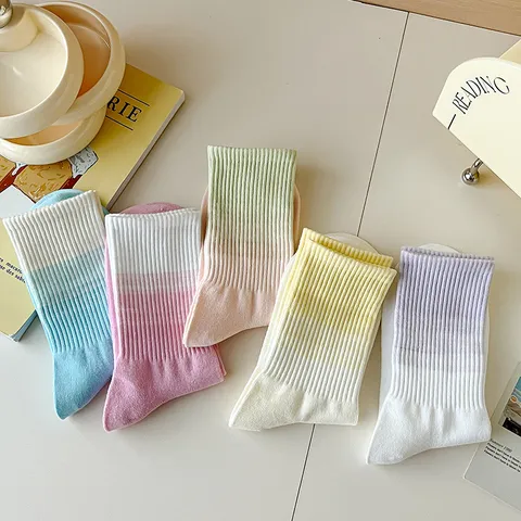 Damen Casual Sportliche Baumwollsocken Farbverlauf Rippbündchen Wadenlang Laufsocken Lebhafte Dopamin Stil Schweißabsorbierend Atmungsaktiv Alltag Socken