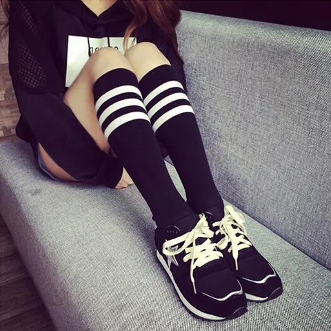 Damen Casual Sport Baumwollsocken Klassische Drei Streifen Gestreifte Crew Socken Mode Athletische Baseball Fußball Socken