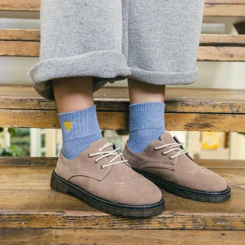 Chaussettes Mi-Mollet Cœur Brodé Mignon pour Femmes Automne Hiver Style Japonais Coton Doux Confort Habillement