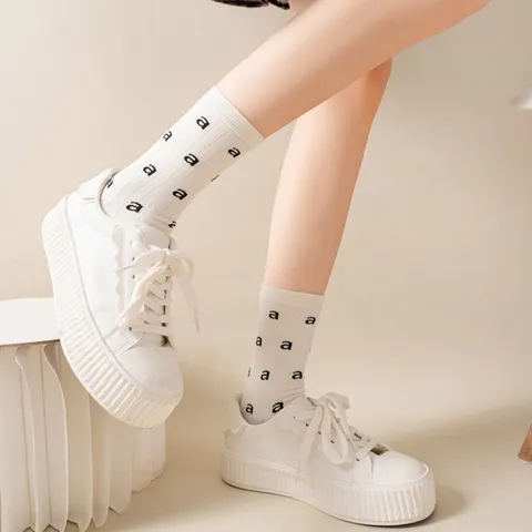 Chaussettes Mi-Mollet Coton Décontracté pour Femmes Mode Impression Lettres Style Japonais Absorbant Transpiration Quotidien