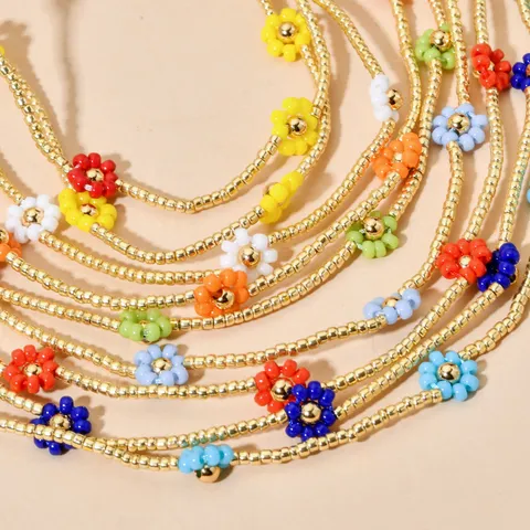 Handmade Bohemian Daisy Glass Seed Bead Necklace For Women Simple Floral Choker Jewelry Beach Vacation Gift Accessory