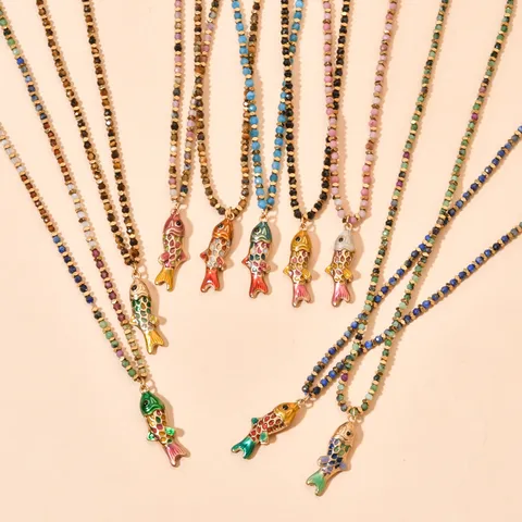 Collana Girocollo Vintage Minimalista in Plastica Con Perline Ciondolo Pesce Koi in Acciaio Inossidabile Chiusura Moschettone Collane da Donna Gioielli Casual