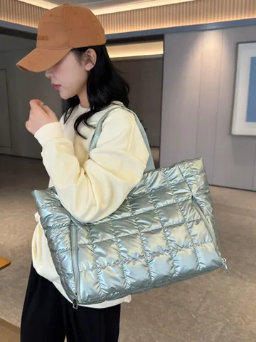 Waterproof Quilted Travel Duffel Bag Pearlescent Large Capacity Gym Bag Dry Wet Separation Sports Tote Bag For Women