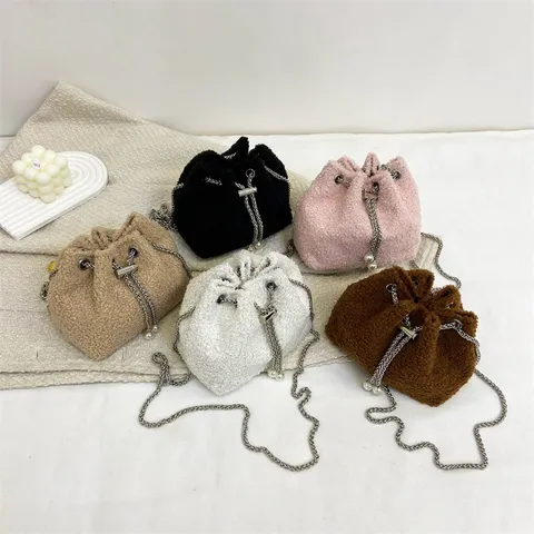 Modische Plüsch Kordelzug Eimer Tasche Damen Weiche Kunstfell Umhängetasche Schultertasche Mit Kette Und Perlenanhänger Handtasche