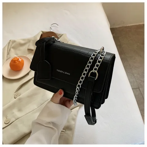 Damen Casual PU Leder Umhängetasche Mode Geprägte Buchstaben Schultasche Mit Kettenriemen Minimalistische Tasche