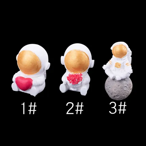 3D Cartoon Astronaut Silicone Mold Astronaut With Heart Bouquet Moon Shape Candle Plaster Epoxy Resin DIY Craft Baking Cake Mold