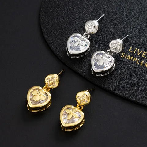 Pendientes de Botón Colgantes de Corazón Chapados en Oro Vintage Elegantes Pendientes con Colgante de Trébol de Cuatro Hojas de Strass