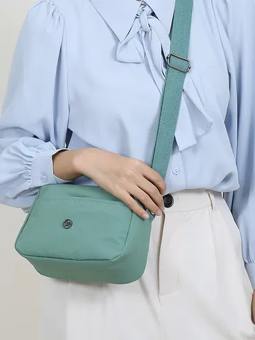 Sac Bandoulière Léger en Nylon pour Femmes Tendance Imperméable Multicouche Grande Capacité Carré Horizontal Casual Messenger Bag pour le Quotidien
