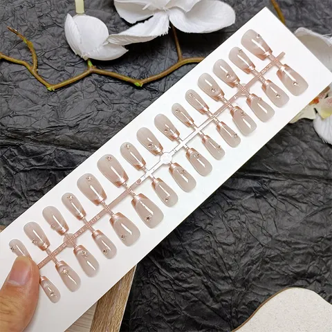 Cheiropoiita Nychia Press On Mesos Typos Mati tis Gatas Stras Pseftika Nychia Pliri Kalipsi Akrilikes Akres Nail Art Gia Gynaikes