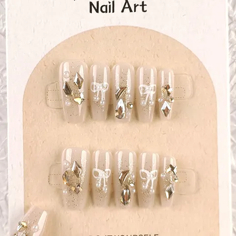 Uñas Postizas a Presión Brillante Oro Champaña Hecho a Mano Uñas Acrílicas Ataúd Mariposa Lazo Gema Perla Para Mujeres