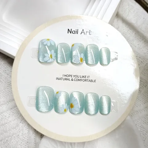 Sweet Daisy Cat Eye Press On Nails Minimalist Short Square Handmade False Nails Fresh Light Blue Floral Fake Nails For Women Daily Decor