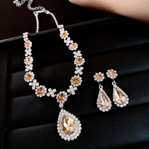 Conjunto de Joyas para Mujer Lujo Hierro Strass Gota de Agua Flor Colgante Collar Pendientes de Botón Plateado Poste de Plata