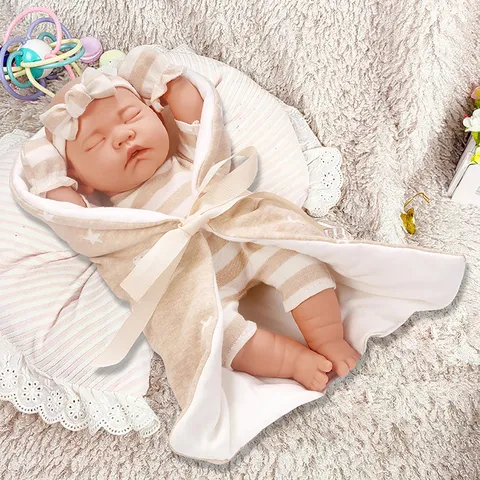 Poupée Bébé Reborn Réaliste Jouet de Simulation Nouveau-Né Avec Sac de Couchage en Tissu Bandeau Gants Poupée en Vinyle Enfants