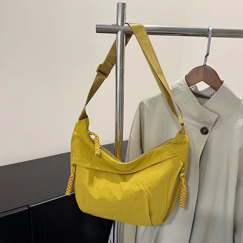 Bolso Dumpling de Nylon de Moda Mujer Gran Capacidad Bolso Bandolera Minimalista Con Correa Ajustable para Escuela