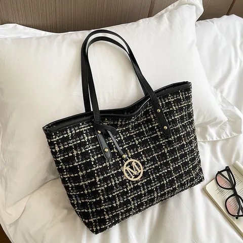 Grote Capaciteit Tweed Tote Bag voor Dames Geruite Schoudertas Pendelen Stedelijk Minimalistische Handtas Met Metalen M Hanger PU Leer Gesplitste Tas