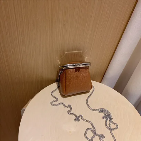 Mini Sac Bandoulière en Cuir PU Mignon Chaîne Fermoir Baiser Petit Porte-Monnaie Sac de Rangement Clés Rouge à Lèvres Femme