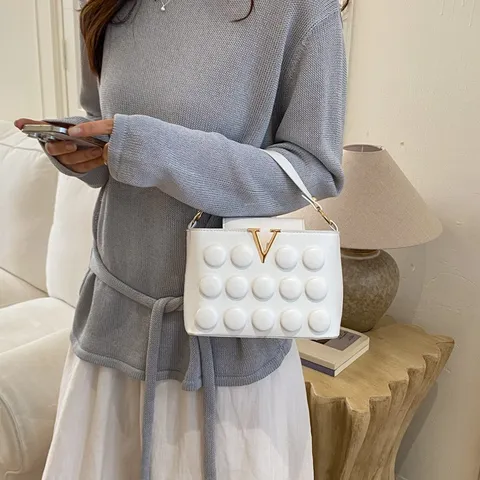 Borsa a Tracolla da Donna in Pelle PU di Moda Lusso Designer Fibbia V Bolla Borsa a Spalla Casual Piccola Borsa Quadrata