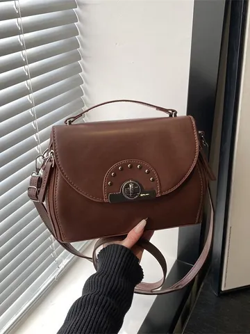 Sac Bandouliere en Cuir PU pour Femme Vintage Petit Sac Carre Epaule Sac a Main Casual Quotidien avec Serrure Metal Rivet