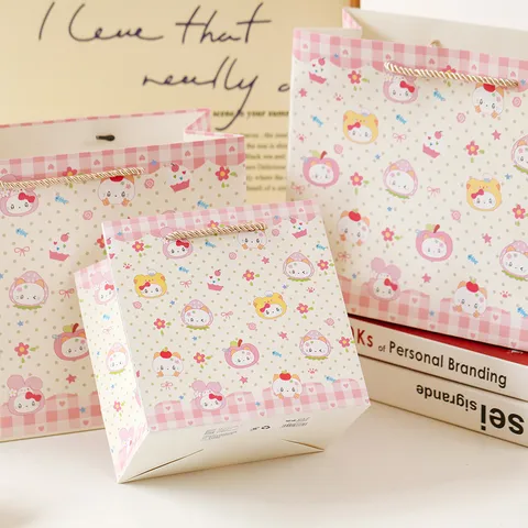 Joli Sac Cadeau Dessin Animé Chat Lapin Sac Cabas en Papier Épaissi Imprimé Fraise À Carreaux Rose Boîte de Rangement Organisateur Pour Fête d'Anniversaire Festivals