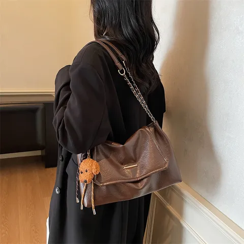 Bolso de Hombro de Cuero PU para Mujer Bolso Vintage Bajo el Brazo Correa de Cadena Bolso Casual con Herrajes Metálicos