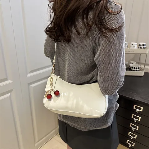 Moda PU Leather Hobo Shoulder Bag Women Glossy Underarm Crossbody Bag With Cherry Pendant Minimalist Handbag
