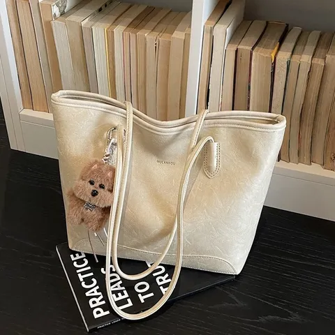 Damen Große Kapazität Tragetasche PU Leder Pendeln Umhängetasche Lässige Mode Handtasche Mit Süßem Bären Anhänger