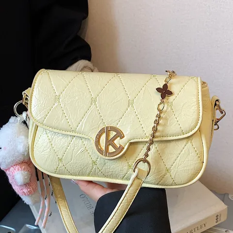 Schickes Gestepptes PU Leder Achseltasche Umhängetasche Für Damen Mode Kette Umhängetasche Mit Süßem Anhänger Handtasche