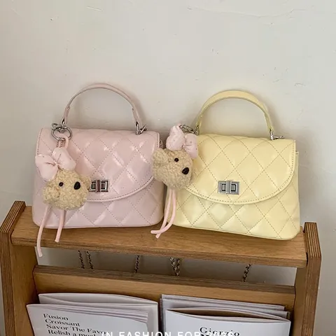 Damen Mode Gesteppt PU Leder Kette Umhängetasche Lässige Einfarbige Einzelne Schulterhandtasche Mit Anhänger