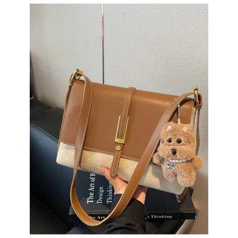 Stilvolle Gesteppte PU Leder Umhängetasche Für Damen Lässige Tägliche Schultertasche Mit Süßem Bärenanhänger