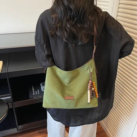 Vintage Wildleder Damen Umhängetasche Lässig Pendeln Tote Bag Underarm Bag Mit Perlenanhänger Modische Handtasche