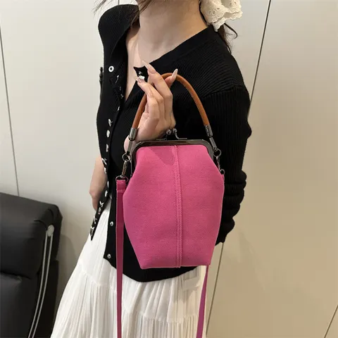Women Denim Crossbody Bag Retro Kiss-Lock Small Bucket Handbag Casual Solid Color Single Shoulder Commuting Purse
