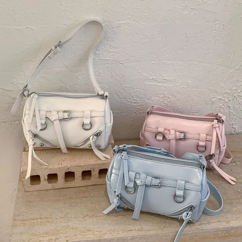 Damen PU Leder Zylindrische Umhängetasche Vintage Motorrad Stil Nieten Quasten Schulter Handtasche Große Kapazität Pendeln