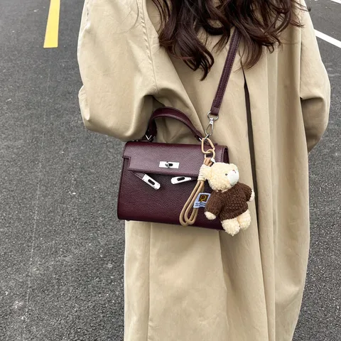 Damen Handtasche Vintage PU Leder Henkeltasche Retro Schulter Umhängetasche Minimalistische Satchel Tote Mit Süßem Bären Anhänger