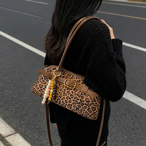 Damen Retro Leopardenmuster PU Leder Umhängetasche Lässige Pendler Unterarm Handtasche Mit Schlossverschluss Und Perlenanhänger