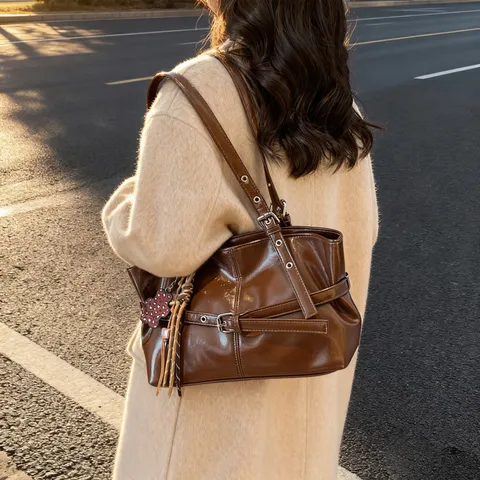 Vintage Große Kapazität Tragetasche Für Frauen PU Leder Lässige Pendler Umhängetasche Mit Anhänger Handtasche