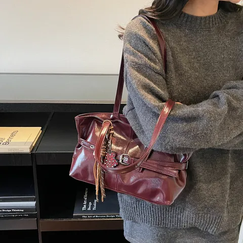 Vintage Große Kapazität Tragetasche Für Frauen PU Leder Lässige Pendler Umhängetasche Mit Anhänger Handtasche