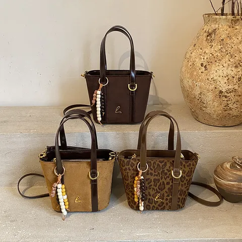 Koreanischer Stil Vintage Leopardenmuster Handtasche Damen Wildleder Patchwork Beuteltasche Mode Lässige Umhängetasche Mit Anhänger
