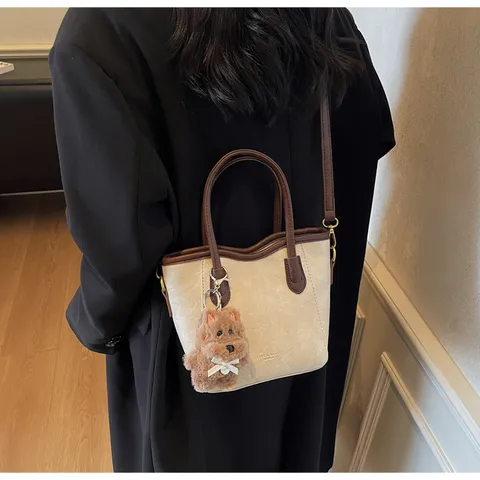 Damen Vintage PU Leder Beuteltasche Lässige Umhängetasche Schultertasche Mit Süßem Bärenanhänger Mode Handtasche Für Jeden Tag