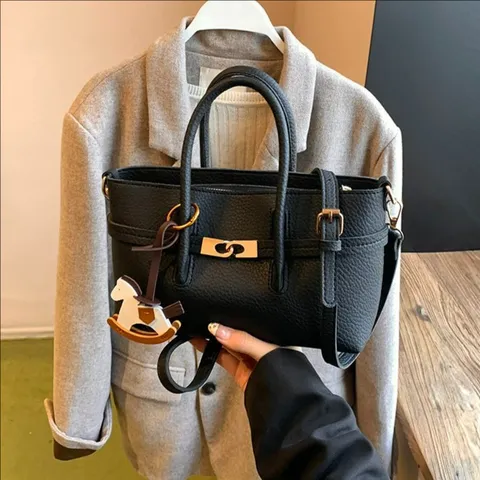 Damen PU Leder Handtasche Großes Kapazität Tote Bag Casual Pendler Schulter Umhängetasche Mit Süßem Anhänger