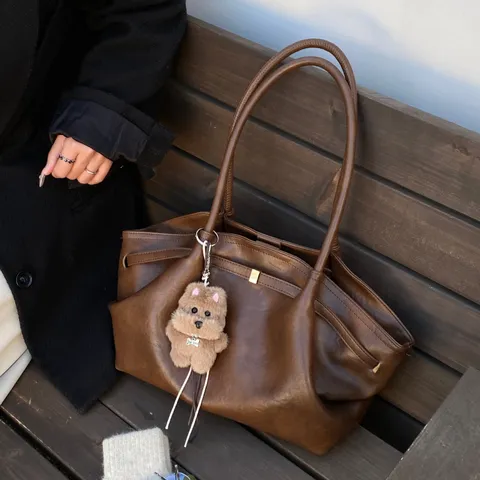 Damen Große Kapazität PU Leder Tragetasche Französisch Lässige Einfarbige Pendler Umhängetasche Mit Anhänger Mode Handtasche