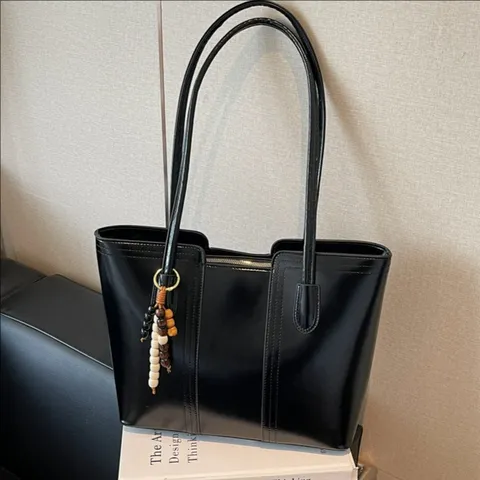 Damen Urban Minimalistisch PU Leder Shopper Tasche Große Kapazität Pendeln Umhängetasche Mit Perlenanhänger