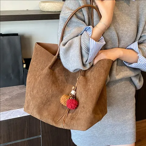 Retro Suéde Totetasche Für Damen Großes Kapazität Lässige Schulterhandtasche Pendler Einfarbig Shopper Mit Anhänger