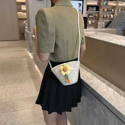 Women Straw Woven Bucket Bag Handmade 3D Flower Pearl Mini Shoulder Crossbody Bag Beach Vacation Casual Handbag