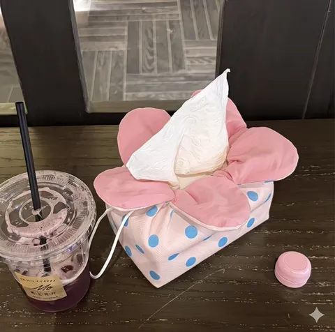 Lindo Soporte para Caja de Pañuelos con Apertura de Flor de Tela de Lunares Dispensador de Papel Decorativo para Escritorio