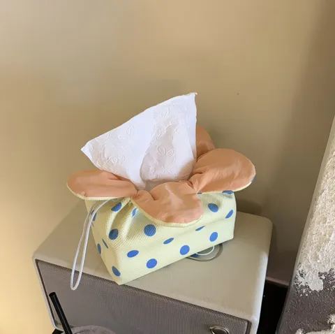 Lindo Soporte para Caja de Pañuelos con Apertura de Flor de Tela de Lunares Dispensador de Papel Decorativo para Escritorio