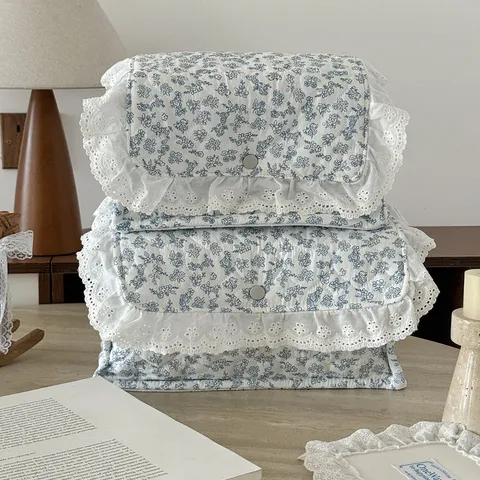Frische Blaue Blumenmuster Gesteppter Aufbewahrungskorb Mit Spitzenborte Tragbare Stoff-Schatztruhe Desktop-Organizer Für Schlafzimmer