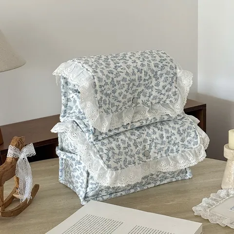 Frische Blaue Blumenmuster Gesteppter Aufbewahrungskorb Mit Spitzenborte Tragbare Stoff-Schatztruhe Desktop-Organizer Für Schlafzimmer